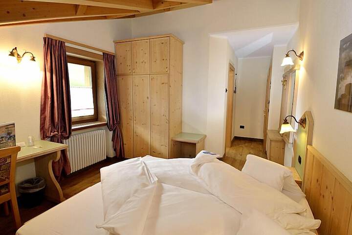Room 4 of 91