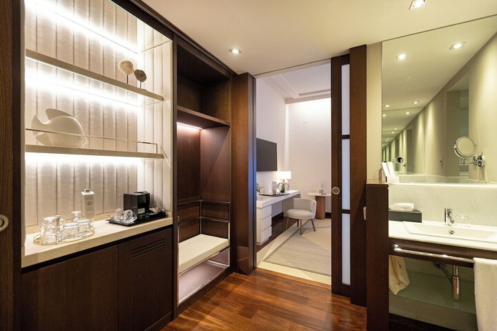 Room 21 of 111