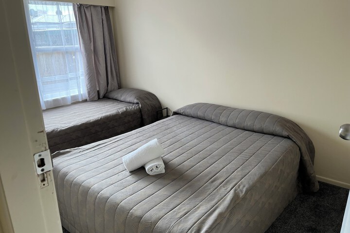 Room 10 of 32