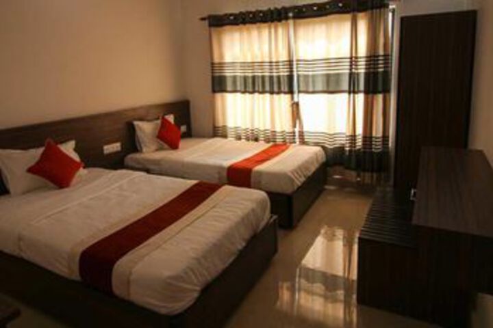 Room 6 of 12