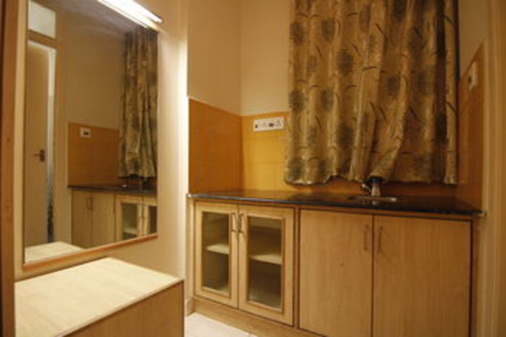 Room 9 of 18
