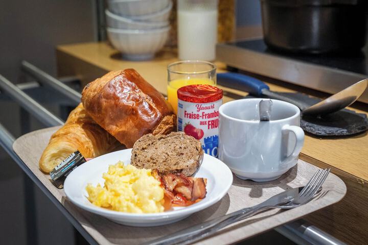 Breakfast/Coffee Service 28 of 40