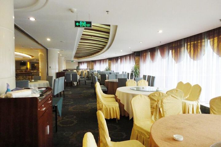 Dining 16 of 25