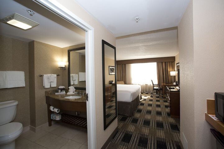 1 King Bed (7 of 12)