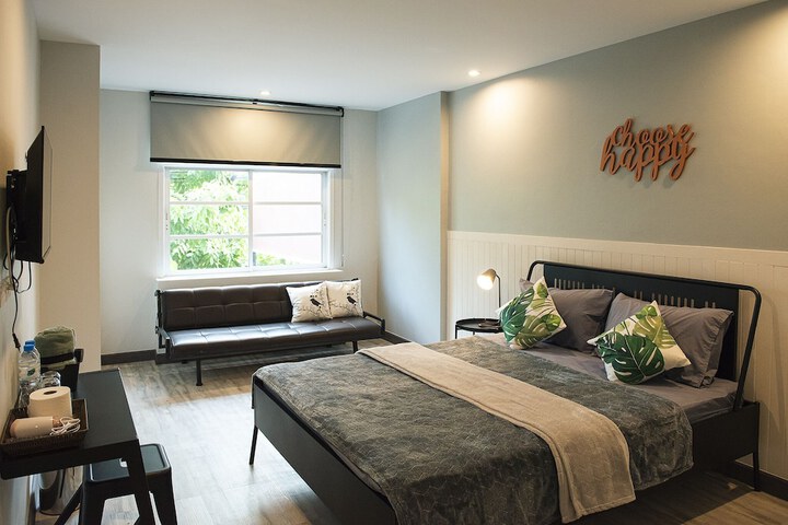 Room 6 of 32