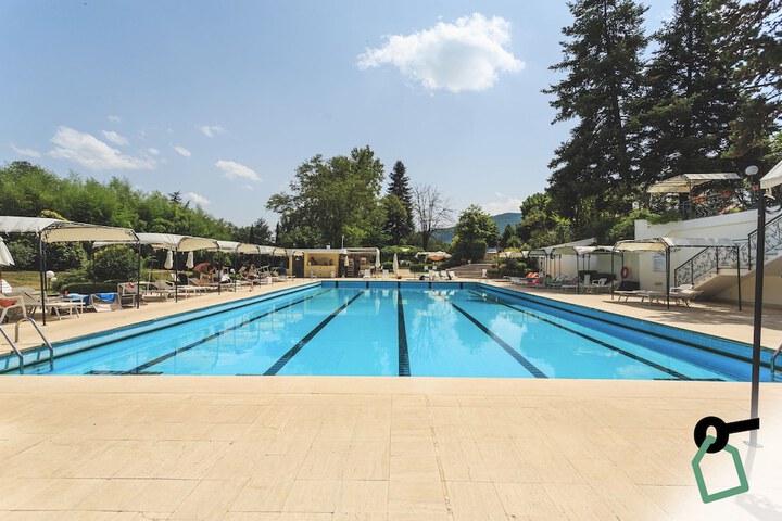 Pool 20 of 41