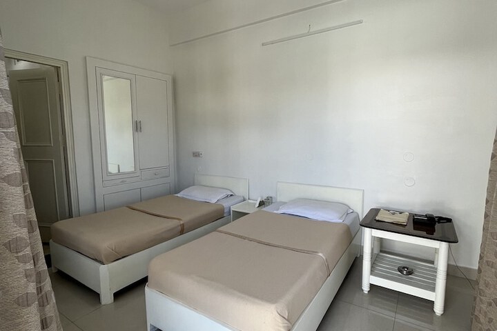 Room 8 of 113