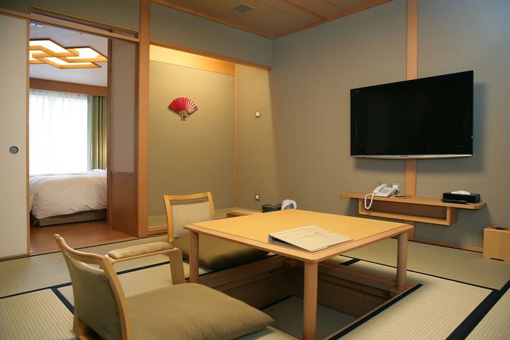 Room 14 of 64