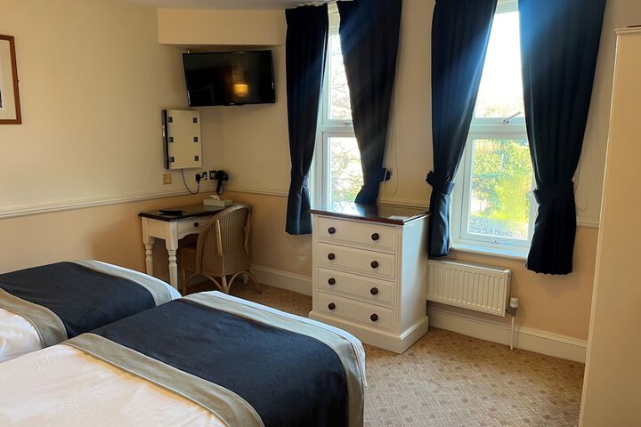 Room 13 of 28