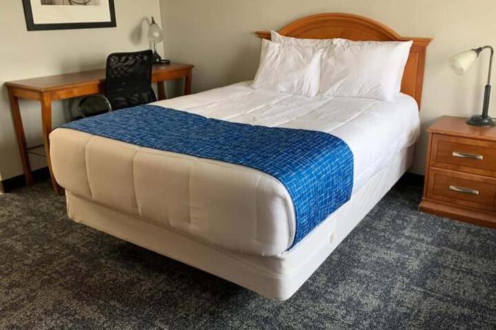 Room 4 of 8