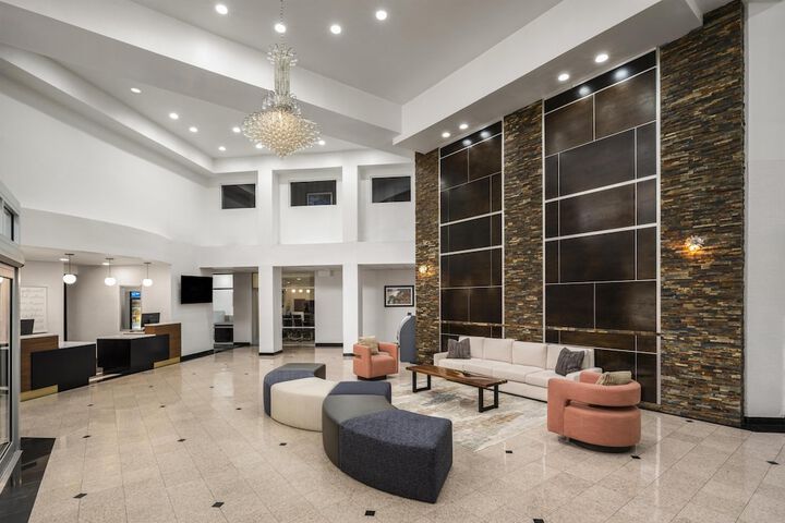 Entrance & Lobby