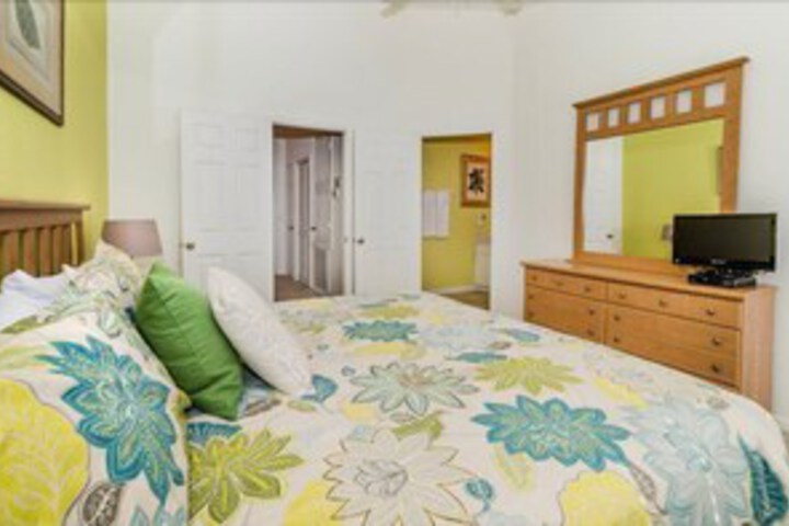 Room 32 of 35
