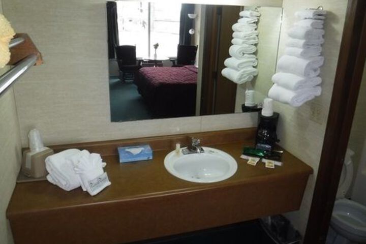 Room 32 of 63