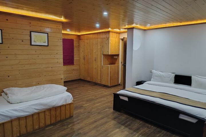 Room 4 of 174