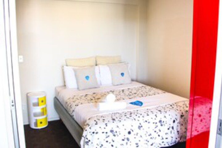 Room 10 of 14