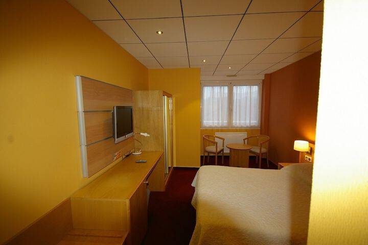 Room 5 of 42