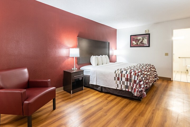 Superior King Bed (8 of 10)