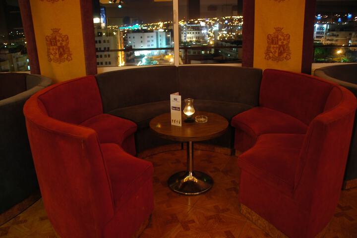 Lounge 49 of 63