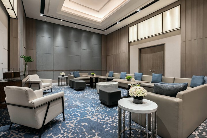 Lounge 75 of 97