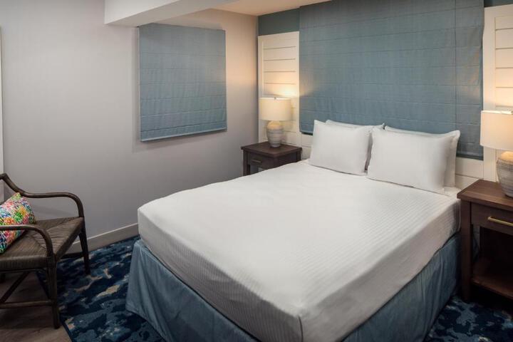 Standard King Bed No Elevator (6 of 7)