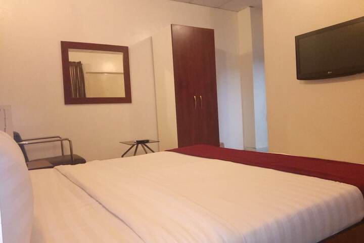 Room 4 of 32