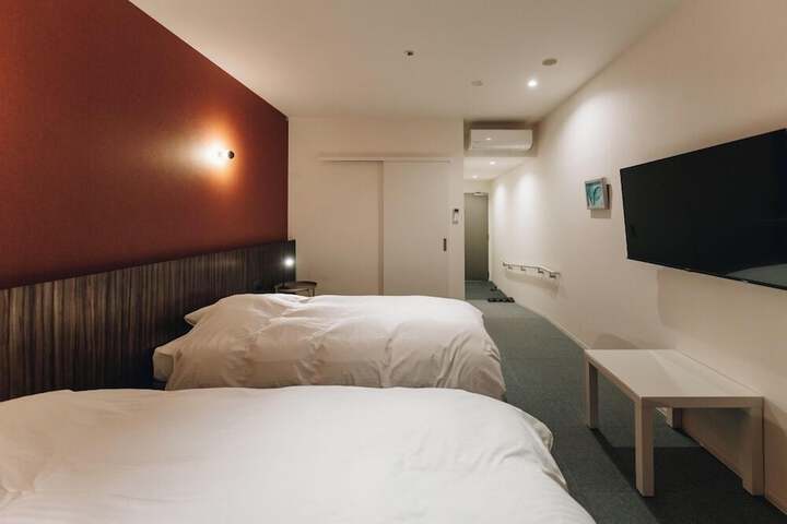 Room 6 of 14