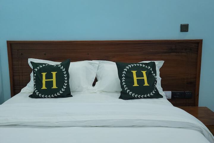 Room 11 of 25