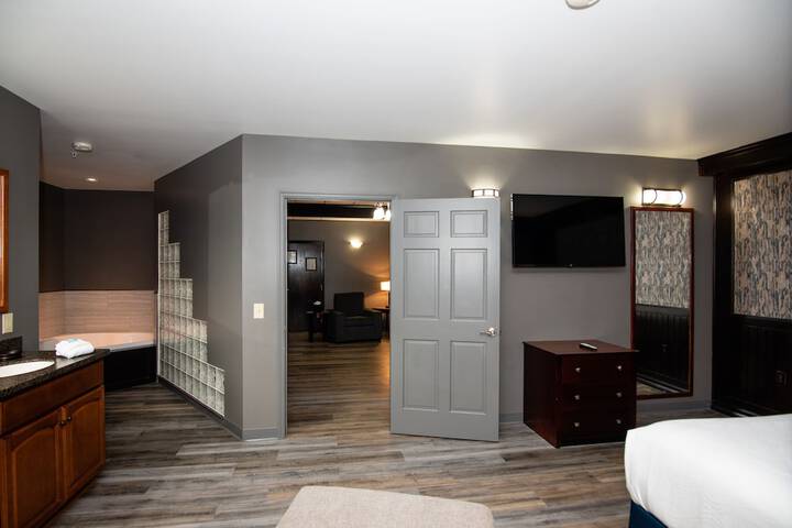 1 King Bed Accessible (13 of 54)