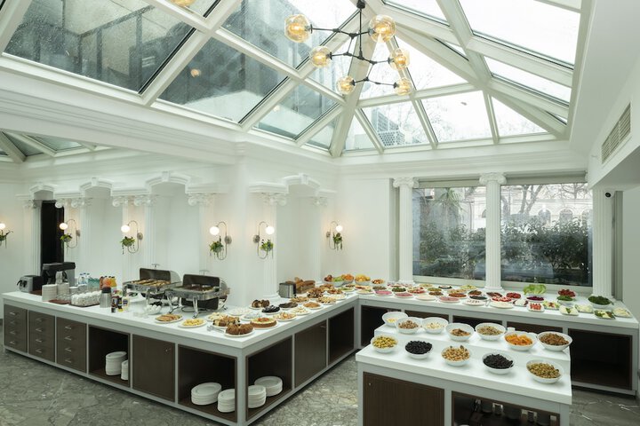 Breakfast buffet