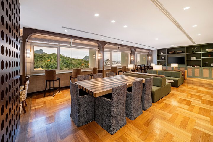 Lounge 156 of 256
