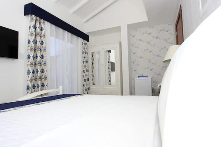 Room 7 of 109