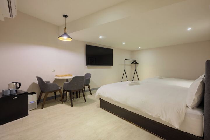 Room 31 of 49