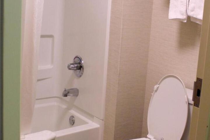1 King Bed (2 of 7)