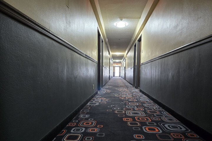Ballroom/Hall 15 of 15
