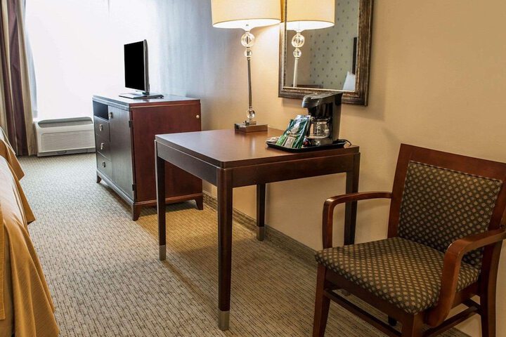Queen Bed Accessible (4 of 13)
