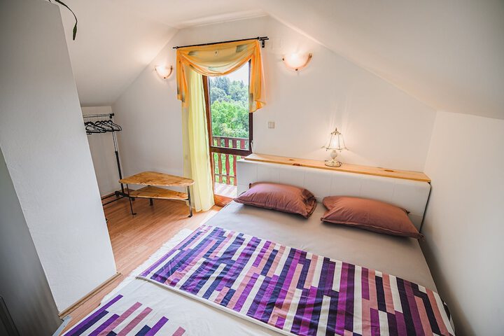 Room 3 of 38