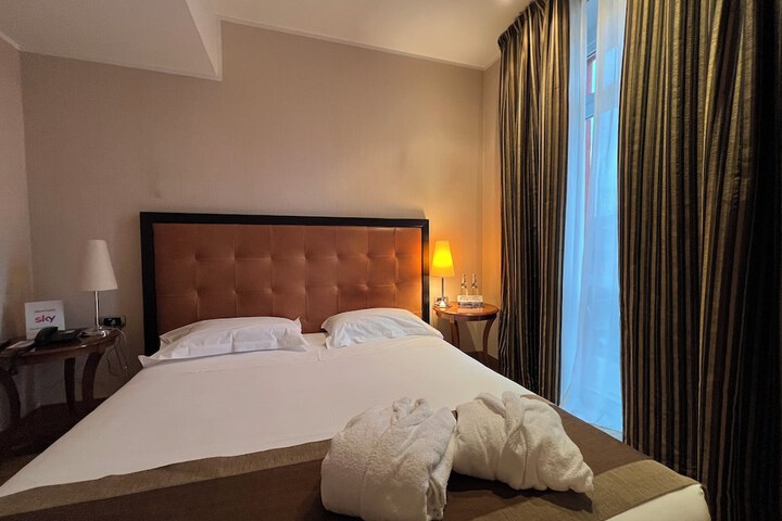 Room 63 of 233