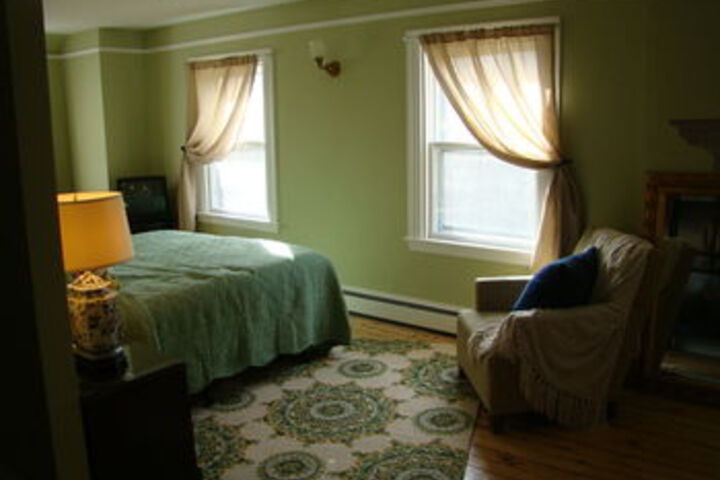 Room 10 of 19