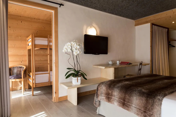 Room 4 of 50
