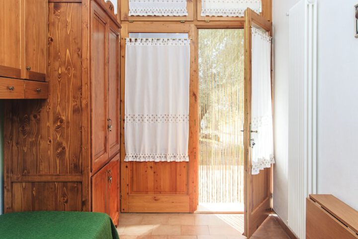 Room 5 of 80