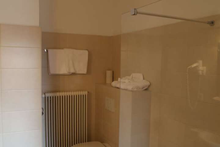 Room 41 of 62