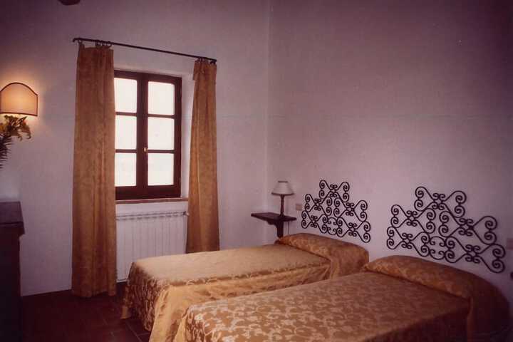 Room 4 of 74
