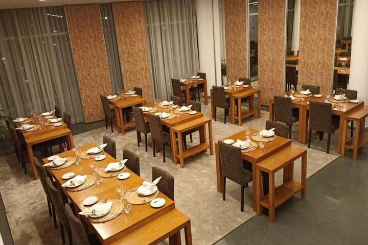 Dining 61 of 98