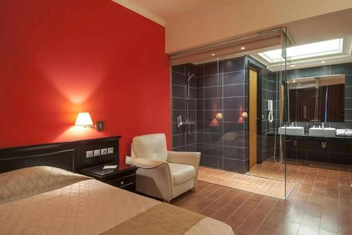 Room 21 of 106