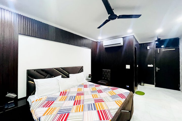 Room 3 of 8
