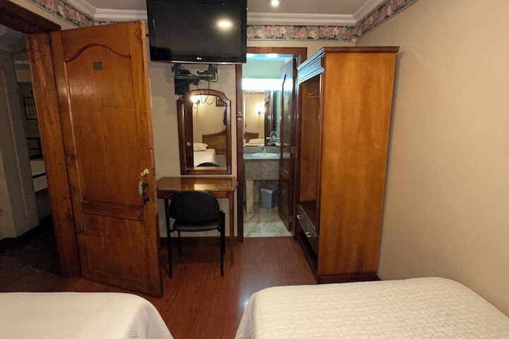 Room 53 of 132