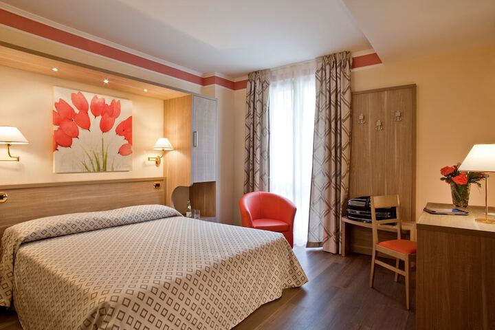 Room 6 of 34