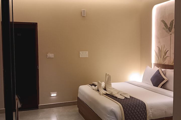 Room 8 of 60
