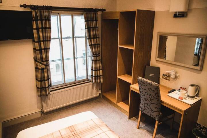 Room 4 of 23