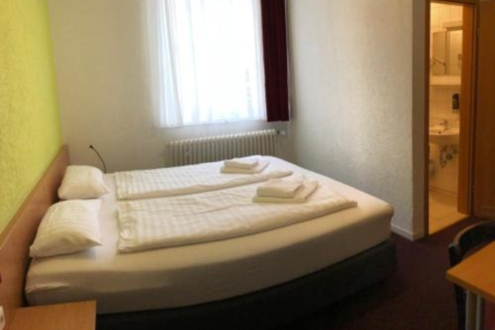 Room 4 of 5